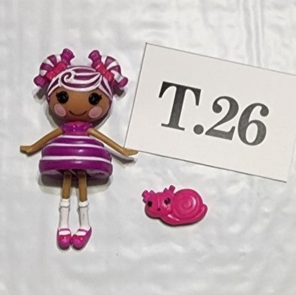 T.026- Lalaloopsy Mini and Pet, Grapevine Stripes